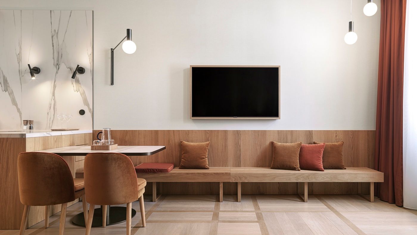Dining and seating area in Deluxe One-bedroom Suite with Bathtub