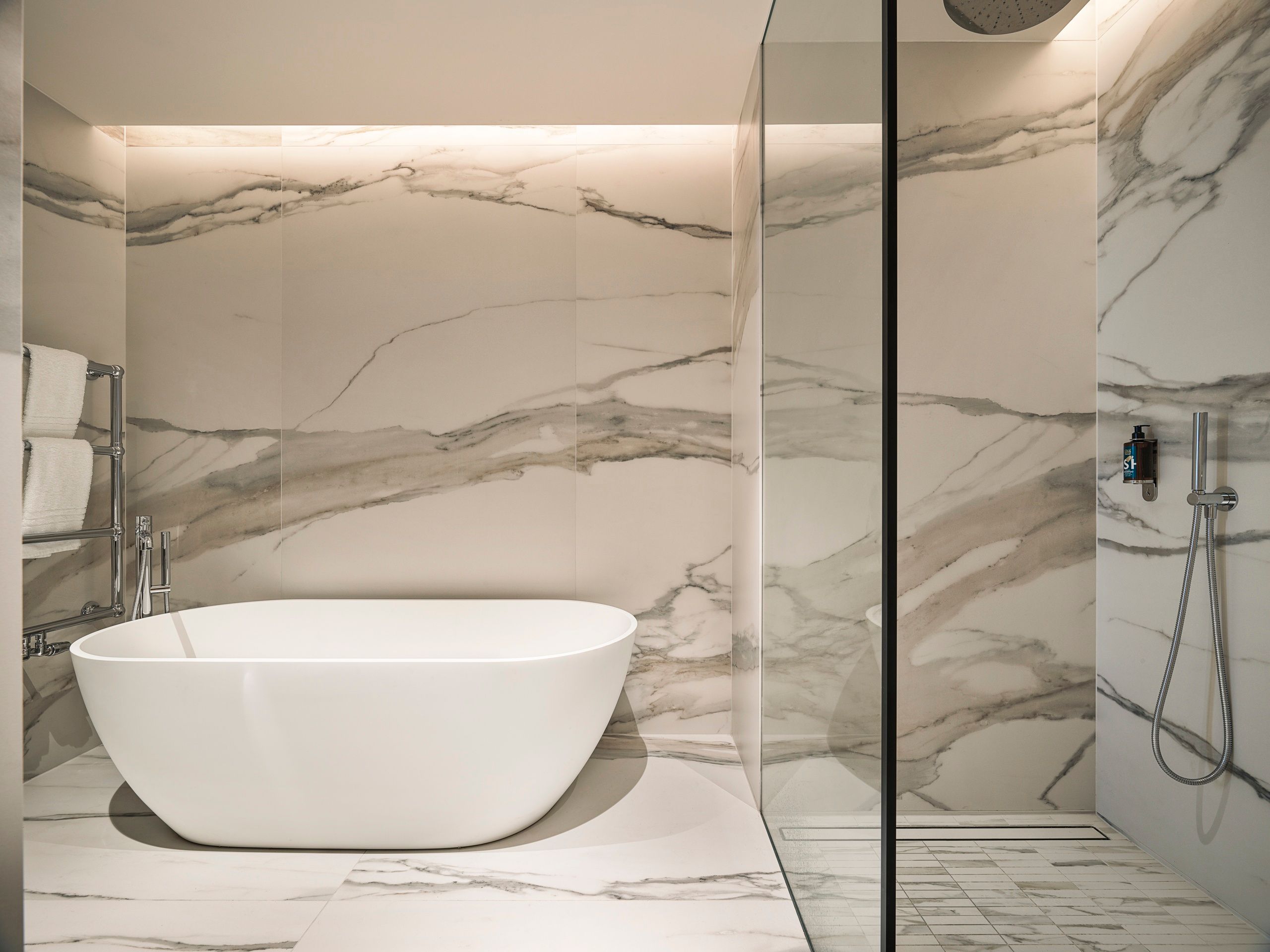 Marble Bathroom with Bathtub 