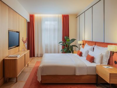  Deluxe One-bedroom Suite with Bathtub